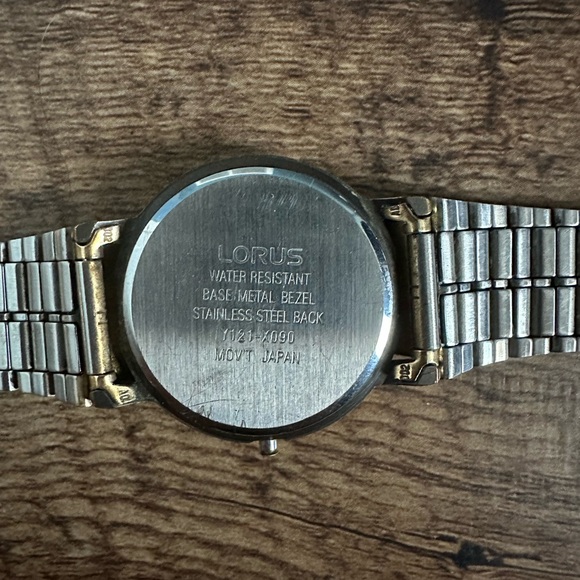 Lorus | Vintage Disney Mickey Mouse Watch - Picture 4 of 7